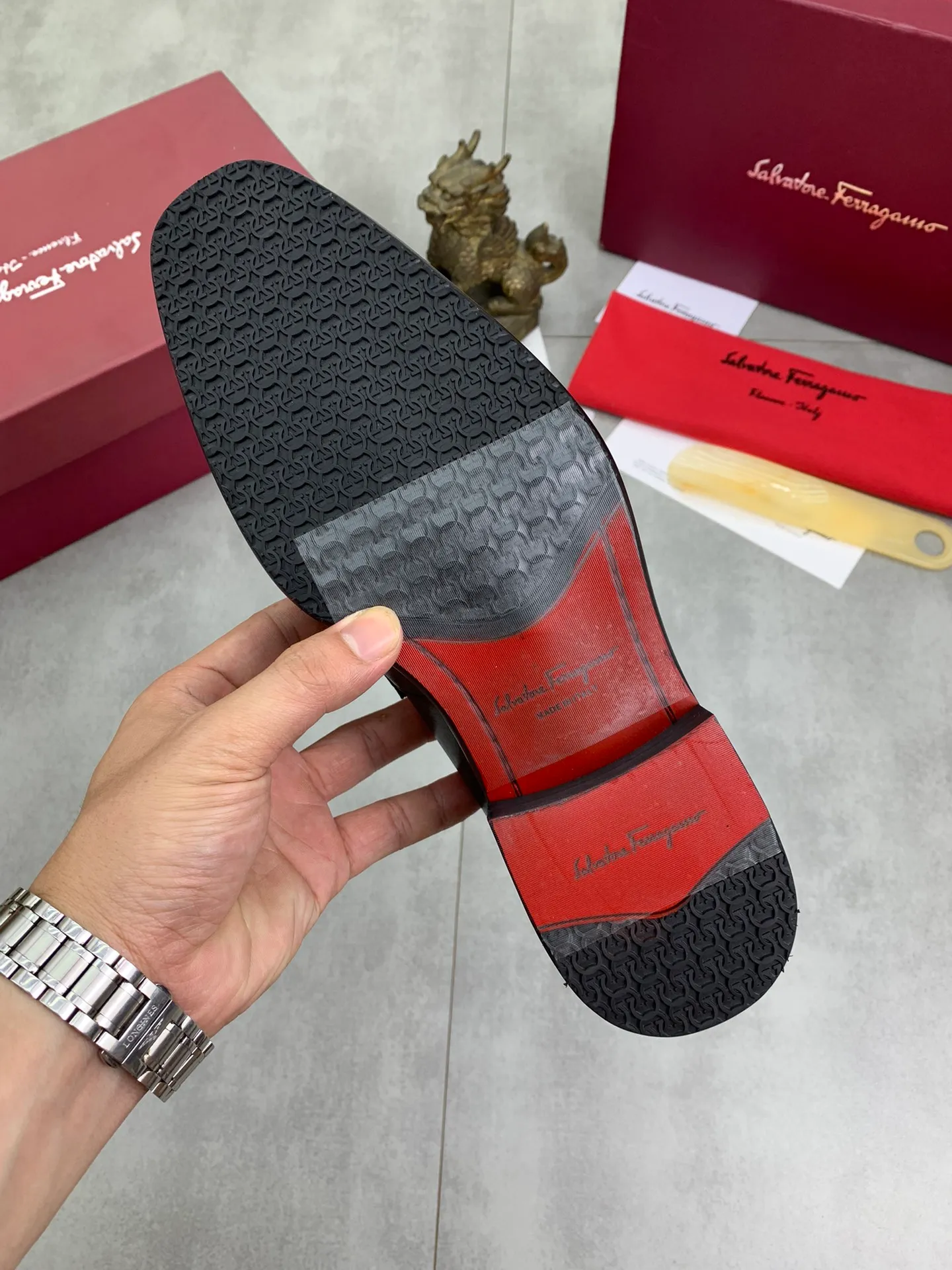 Men's Men's Shoes 💰P460💰[New Style] Water-dyed Niuli 🆘[Salvatore Ferragamo] Ferragamo's latest casual business leather shoes for men! Available at counters simultaneously! The fabric is made of specially imported original open-edge beaded calfskin, and the interior is made of imported water-dyed cowhide. It is absolutely luxurious and leads the fashion trend. Matching code: 38-45 (46 and 47 can be customized); black and brown colors are optional